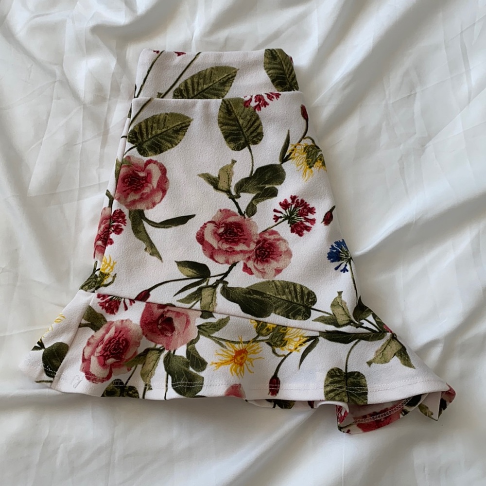 FLOWER SHORT SKIRT